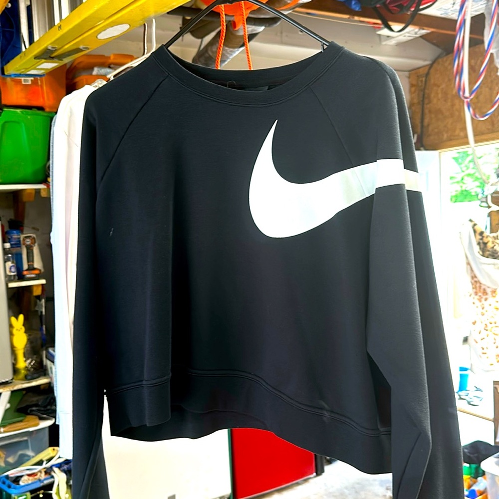 NIKE crop sweatshirt
